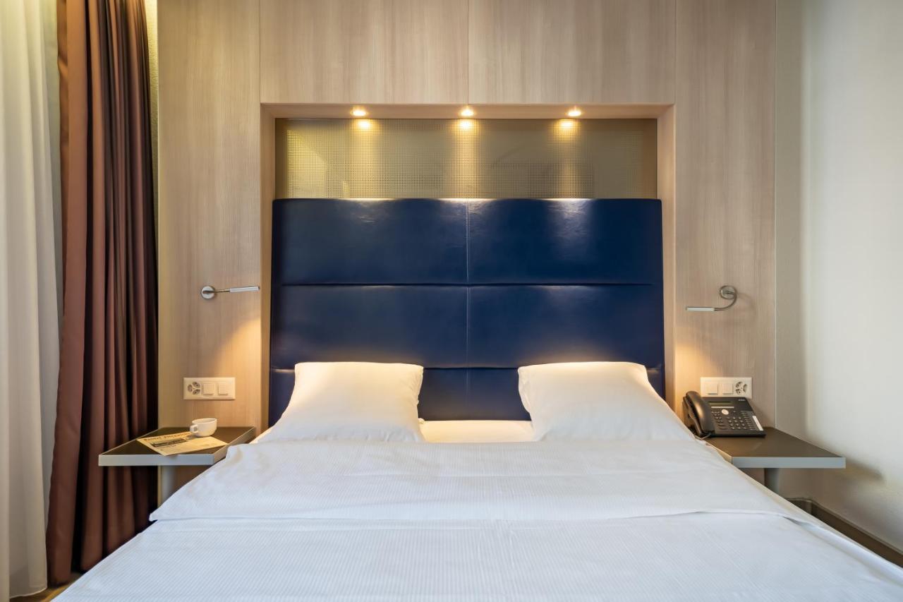 Otel Alexander Old Town 3*